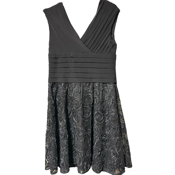 Adrianna Papell Women’s Black Sz 14P VNeck Pleated Bodice Rosette Soutache Dress - Picture 3 of 4